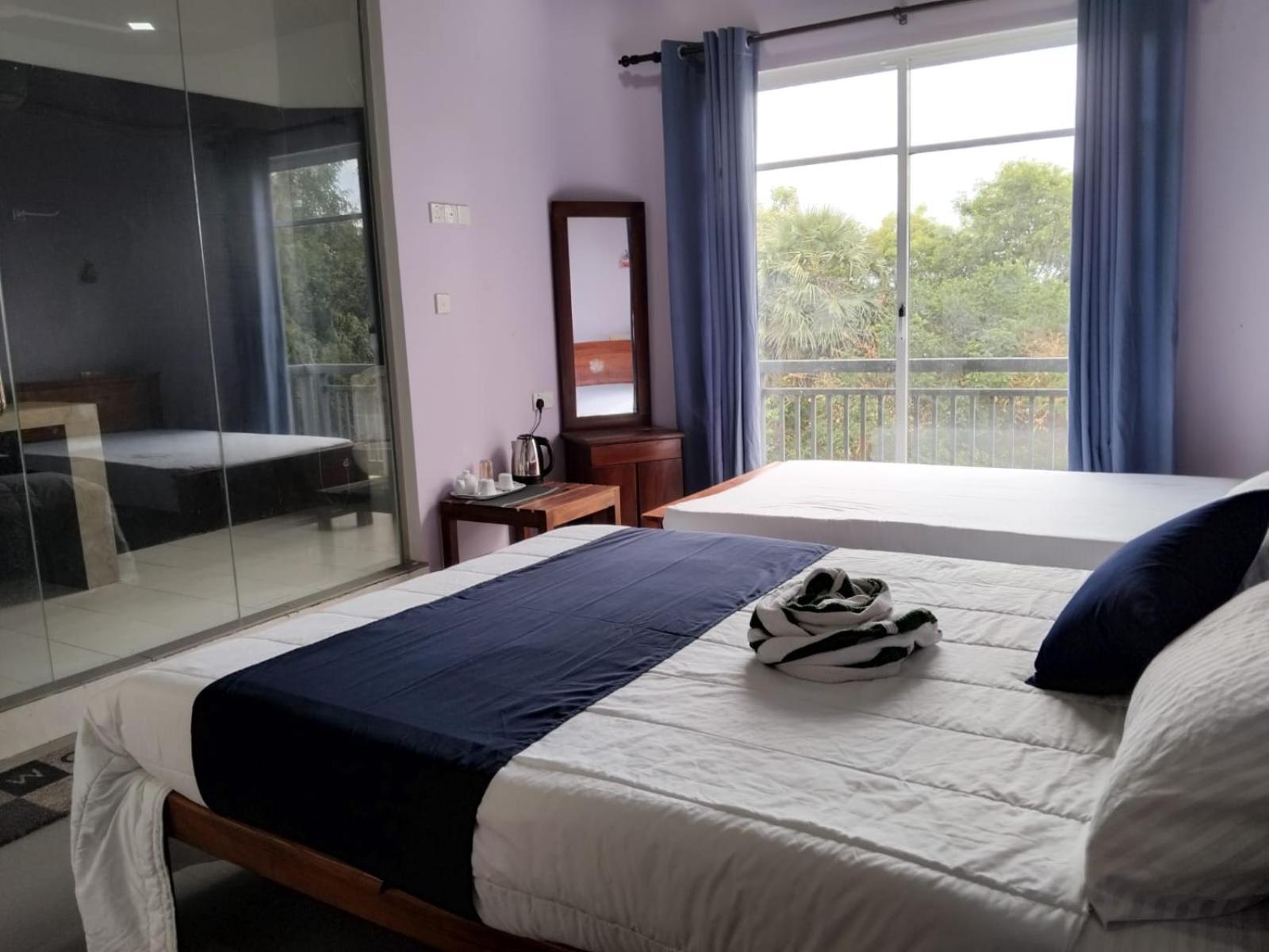 Esha Apartment *